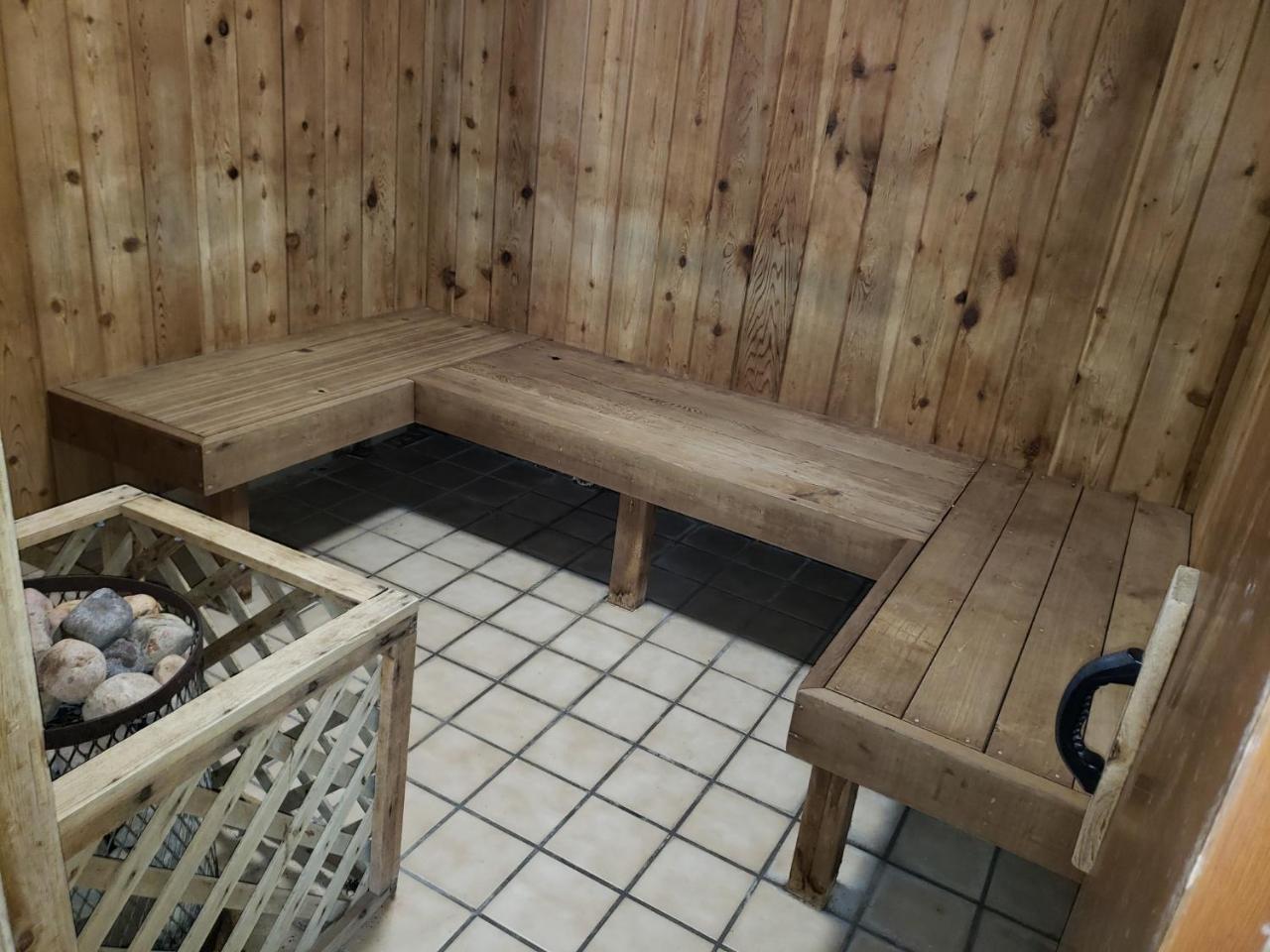 ויסקונסין דלס Woodside Dells Hotel & Suites מראה חיצוני תמונה