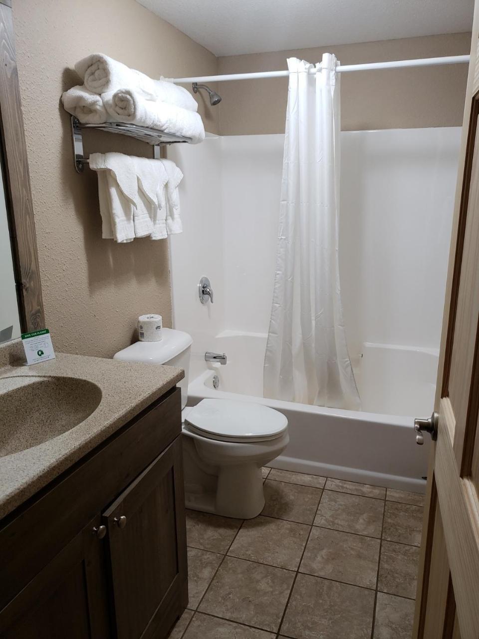 ויסקונסין דלס Woodside Dells Hotel & Suites מראה חיצוני תמונה