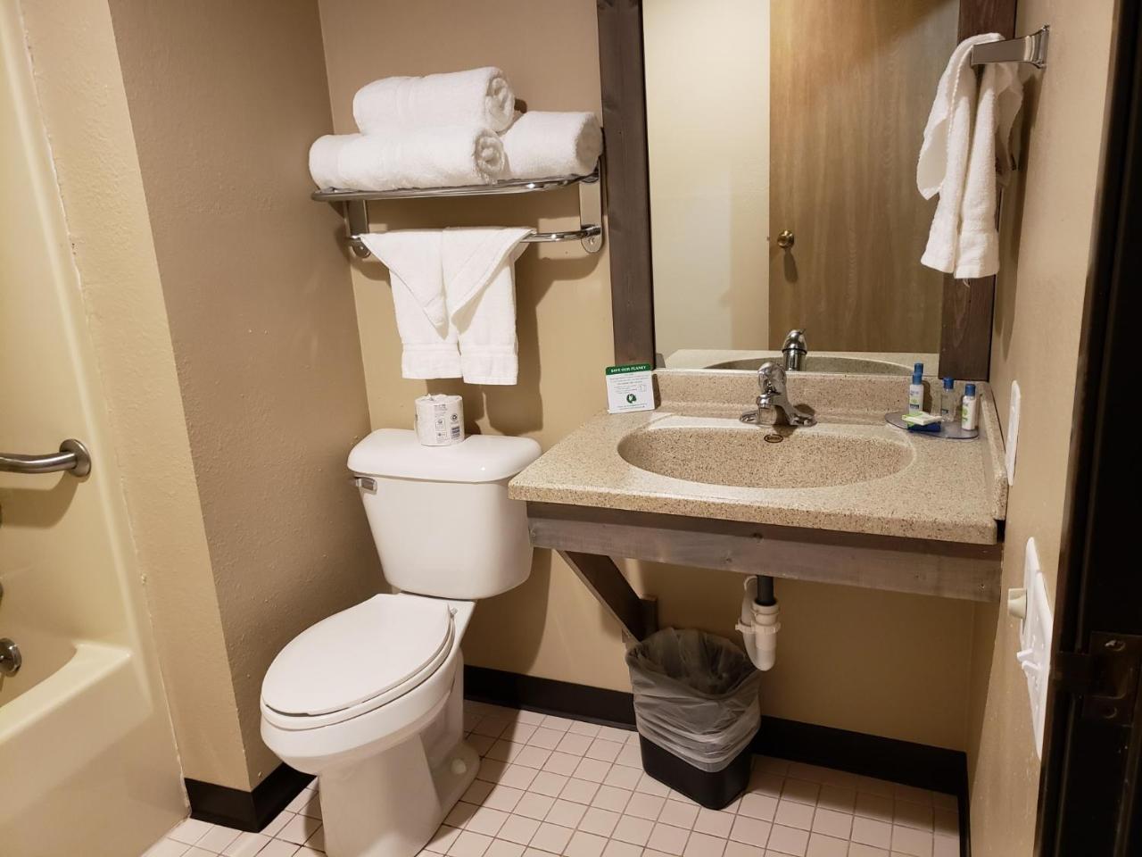 ויסקונסין דלס Woodside Dells Hotel & Suites מראה חיצוני תמונה