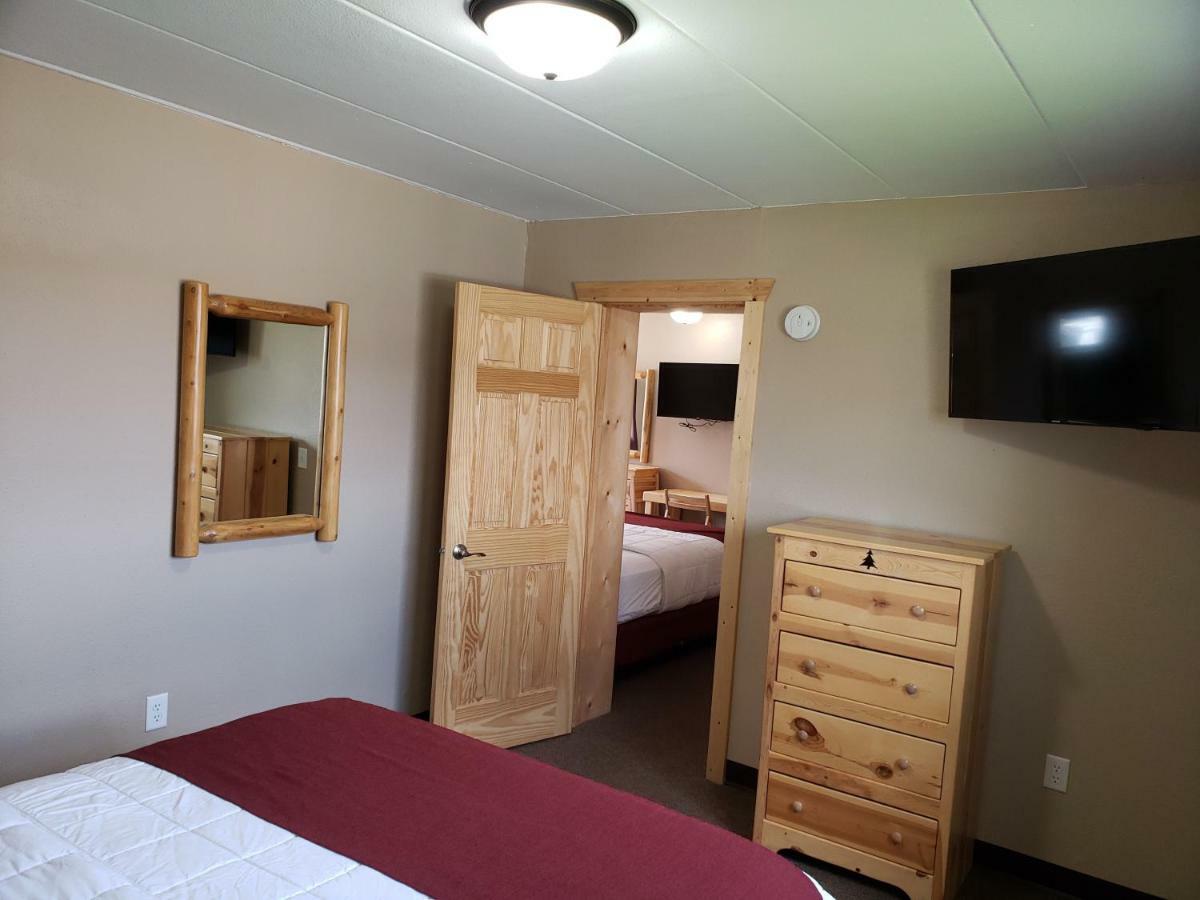 ויסקונסין דלס Woodside Dells Hotel & Suites מראה חיצוני תמונה