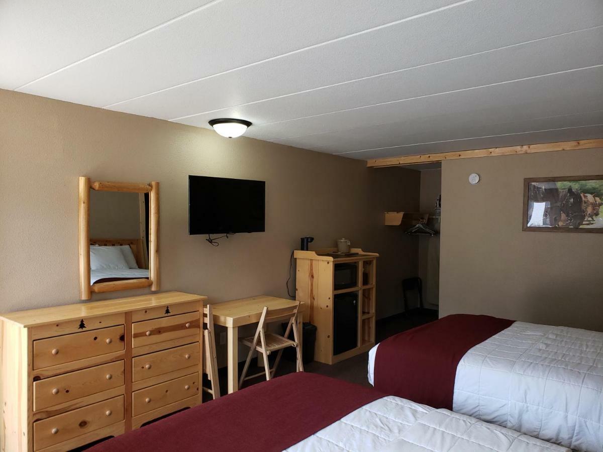 ויסקונסין דלס Woodside Dells Hotel & Suites מראה חיצוני תמונה